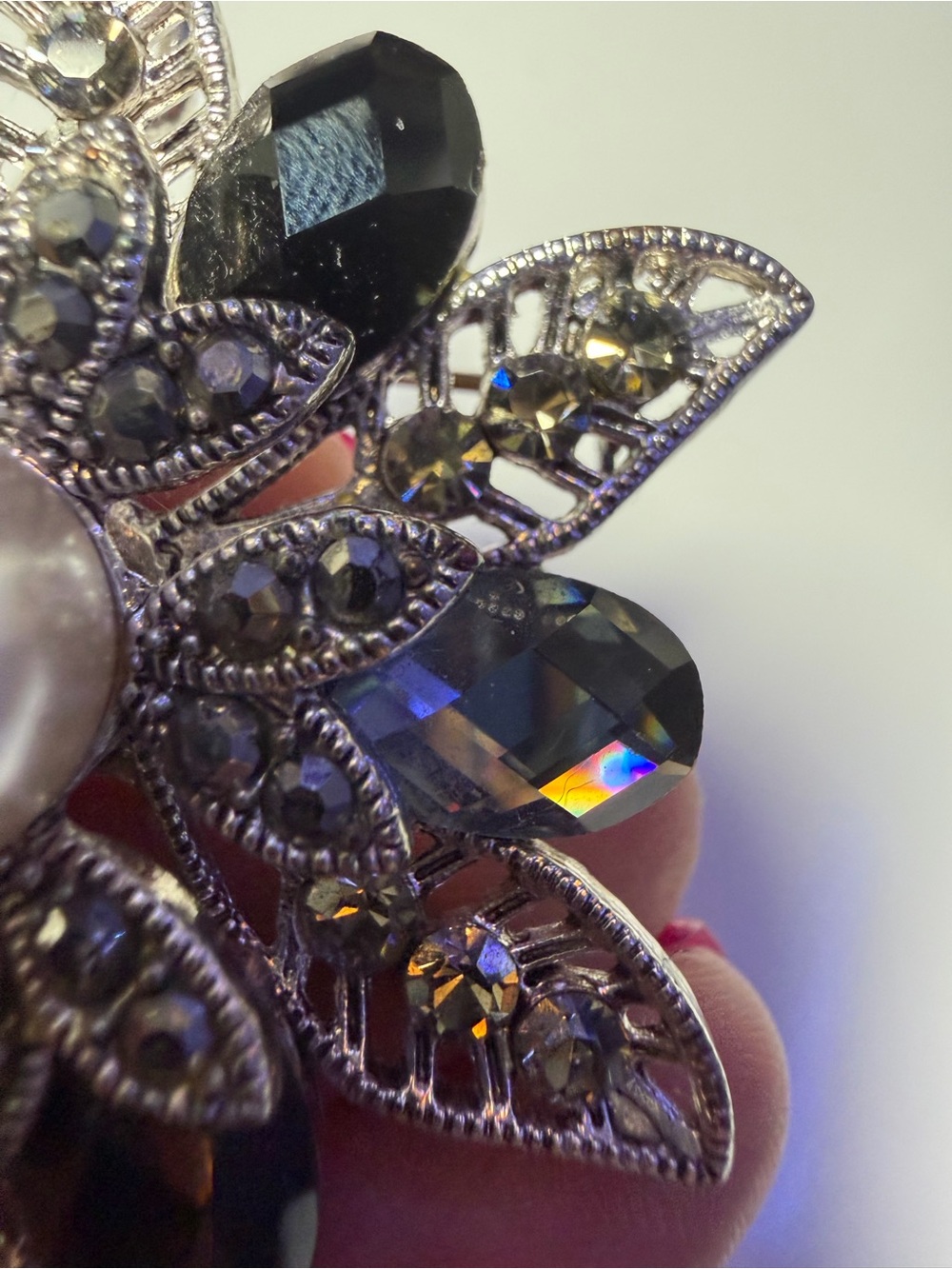 Vintage-Inspired Pearl & Black Crystal Flower Brooch - Picture 4 of 7